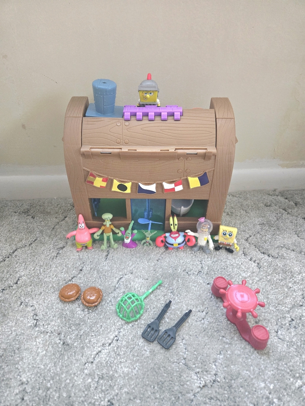 Fisher-Price Imaginext Spongebob Squarepants Krusty Krab Kastle and characters